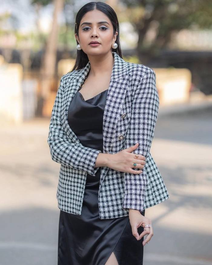 sreemukhi_ teluguvox  11